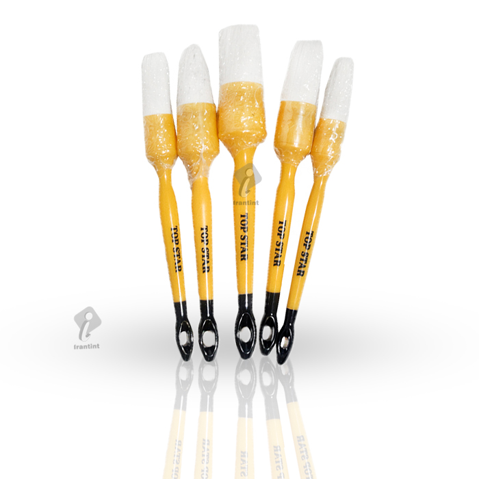 برس دیتیلینگ یا برس صفرشویی برای تمیز کردن نقاط مختلف خودرو استفاده میشود